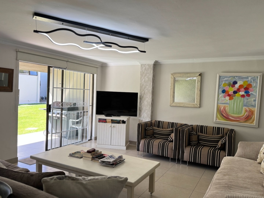 To Let 4 Bedroom Property for Rent in Bowtie Western Cape